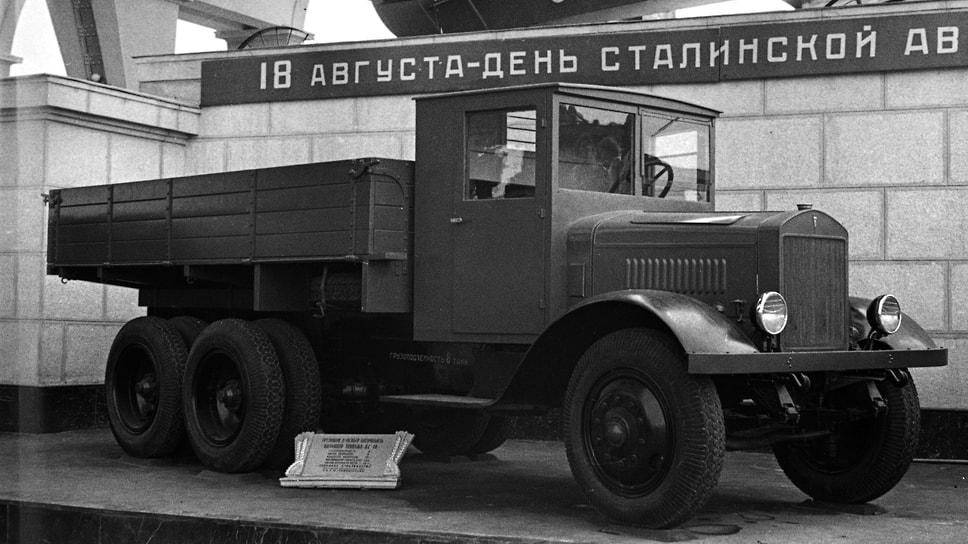 Трехосный ЯГ-10 мог перевозить семь тонн груза