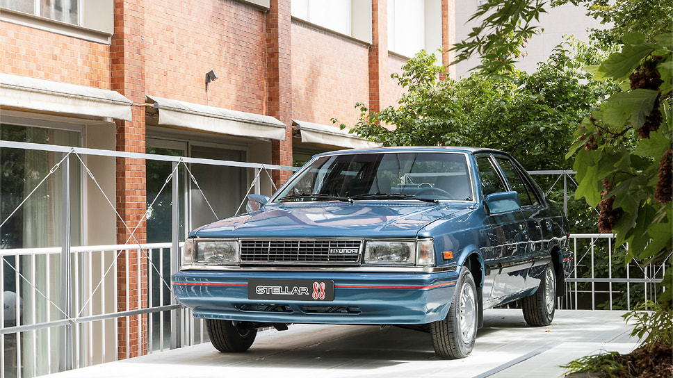 Инсталляция с полностью отреставрированным седаном Hyundai Stellar в Сеуле. Эта модель с дизайном от легендарного Джорджетто Джуджаро была официальным автомобилем Олимпиады 1988 года в столице Южной Кореи