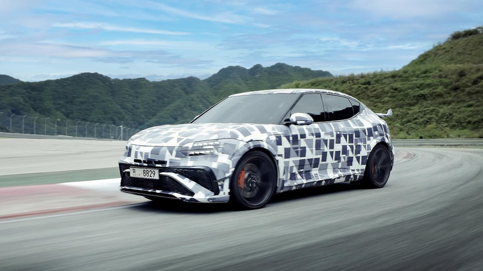 Genesis вывел на тесты первую спортивную модель электромобиля. Ей стал «заряженный» кроссовер GV60 Magma