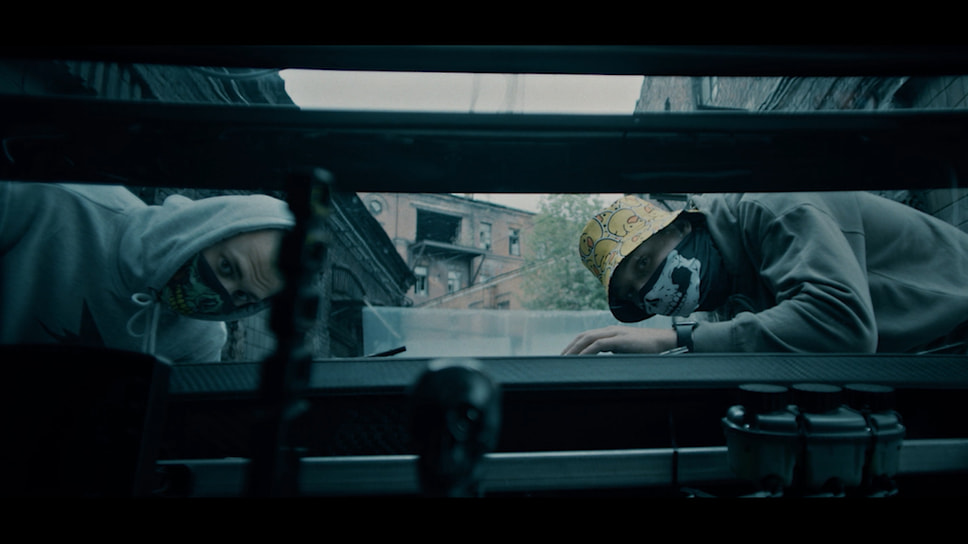 Кадр из фильма «Хот Род &quot;Летающий кирпич&quot;»