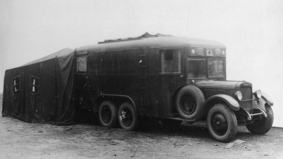 АО – автомобиль-операционная для армии на шасси трехосного ЗИС-6. Всего сделали пять экспериментальных экземпляров, хотя планировалось выпустить 150