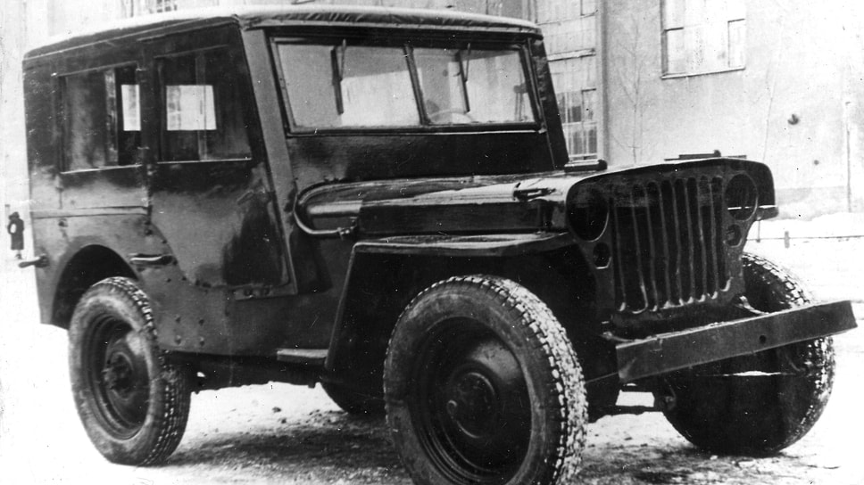 С началом Великой Отечественной войны «Аремкуз» переключился на производство элементов боеприпасов, а также ремонт кабин грузовиков ЗИС-5 и выпуск грузовых платформ для ЗИС-5 и ГАЗ-АА. В 1943 году завод разработал и запустил в производство жесткий верх для армейского внедорожника Willys MB