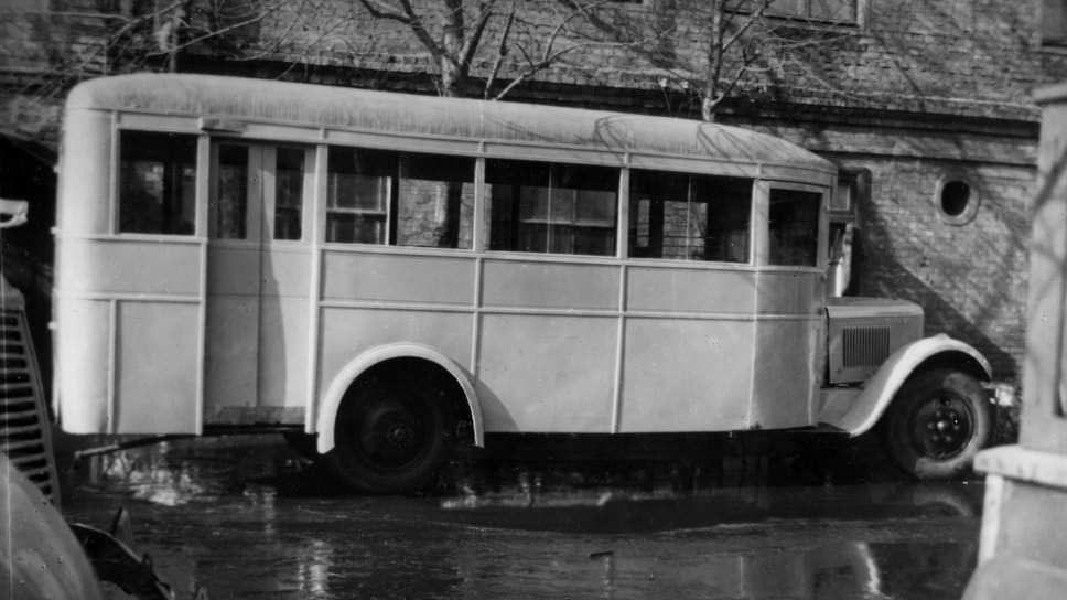 После войны «Аремкуз» вернулся к производству и ремонту автобусов ЗИС-8, которые выпускал еще в довоенное время. На фото один из таких автобусов после капитального ремонта