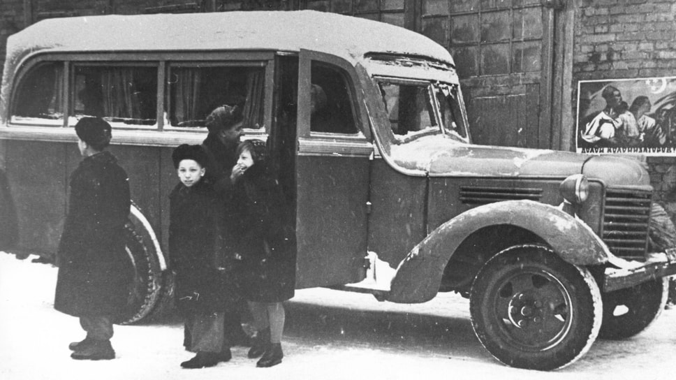 Автобус-гибрид, собранный на «Аремкузе» из шасси ГАЗ-АА, укороченного старого кузова от ЗИС-16 и нового оперения от грузовика ЗИС-150. Не исключено, что двигатель также мог использоваться от ЗИС-150