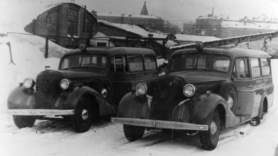 В послевоенные годы были разработаны кузова для санитарных машин на шасси лимузинов ЗИС-101, выпускавшихся с 1937 по 1941 год и к тому времени пришедших в негодность