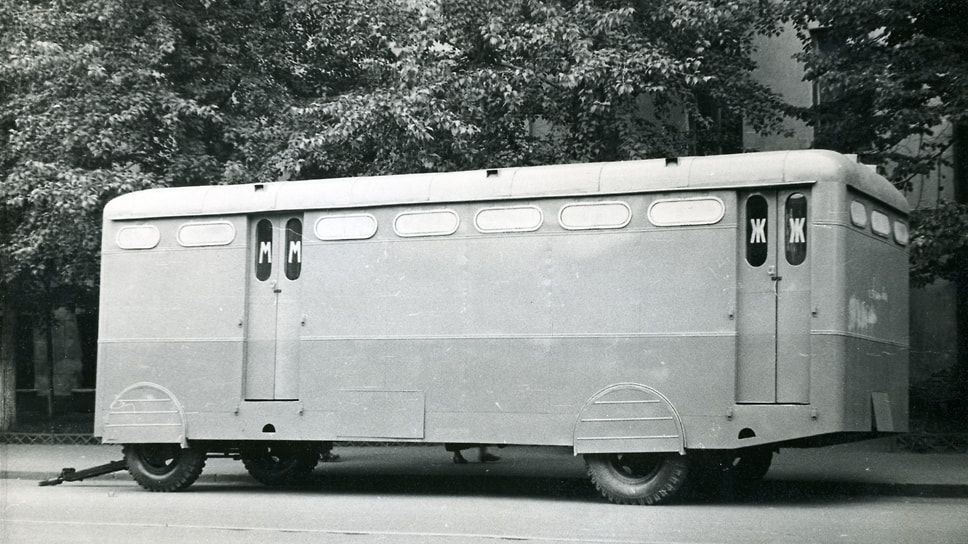 В 1951 году в производственной программе «Аремкуза» появились автотуалеты, выпускавшиеся ежегодно в количестве от 5 до 50 экземпляров. Конструкция оказалась настолько удачной, что в 1968 году «Аремкуз» сделал 15 автотуалетов в экспортном исполнении для отправки в Софию на Международный фестиваль молодежи