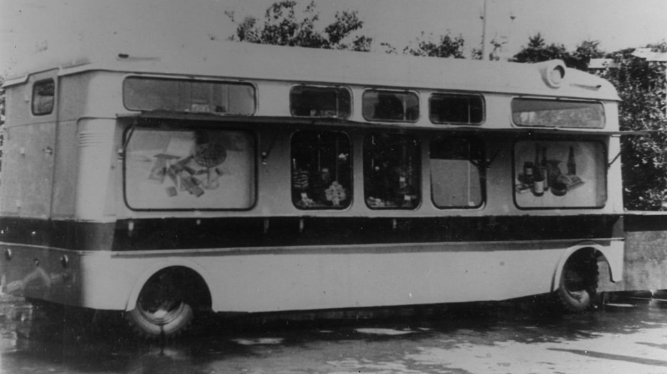 Также завод делал передвижные столовые (на фото), строительные бытовки, вагончики для прорабов, передвижные лаборатории и т.д.