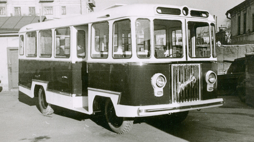 В 1958 году на «Аремкузе» впервые в СССР была разработана конструкция панельных автобусов, вызвавшая значительный интерес в Министерстве автомобильной промышленности и исследовательских институтах. Сборно-панельный кузов собирался из 39 отдельных металлических секций, скрепленных болтами через резиновые прокладки. В том же году было построено четыре экземпляра на шасси ГАЗ-51, но серийным такой автобус так и не стал