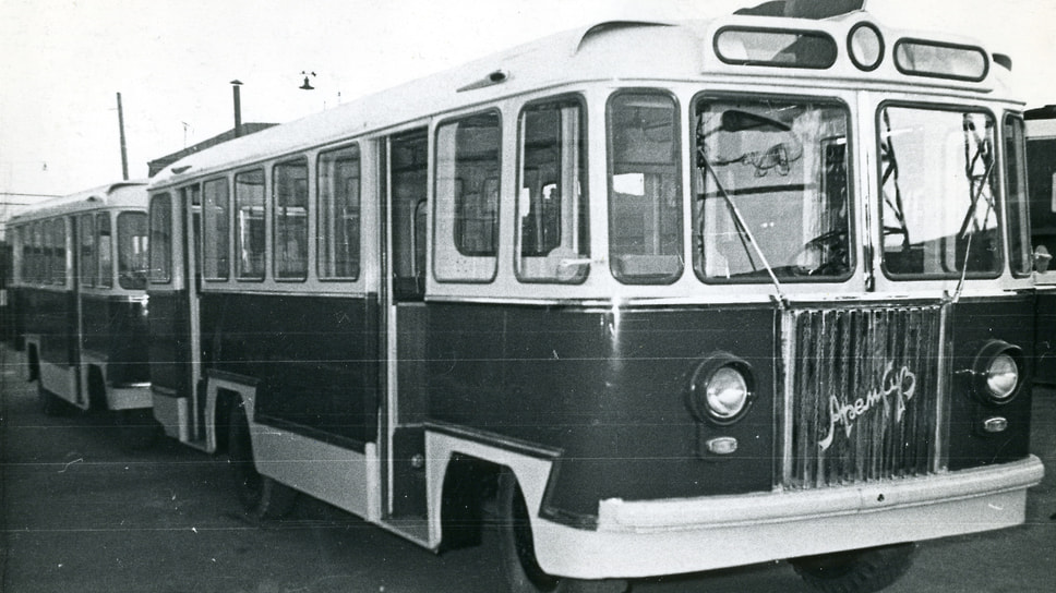 В 1959 году был построен и панельный автобус большей вместимости на шасси ЗИЛ-150, но и он остался экспериментальным образцом