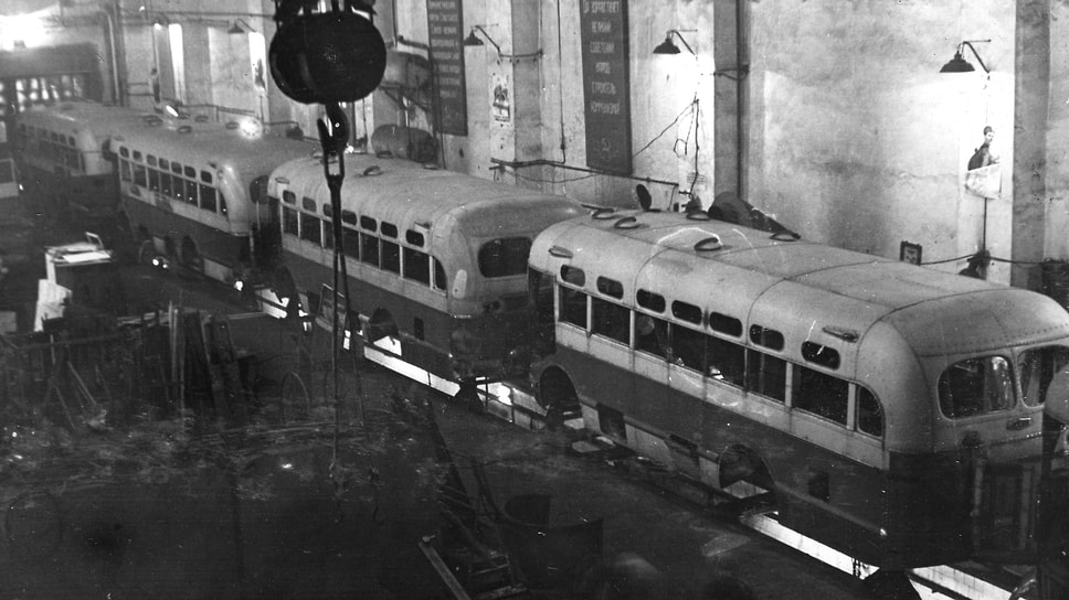 В 50-е и 60-е годы завод продолжал заниматься ремонтом городских пассажирских автобусов различных моделей, работавших на московских городских маршрутах. В дальнейшем это стало основной специализацией завода вплоть до закрытия в начале ХХI века