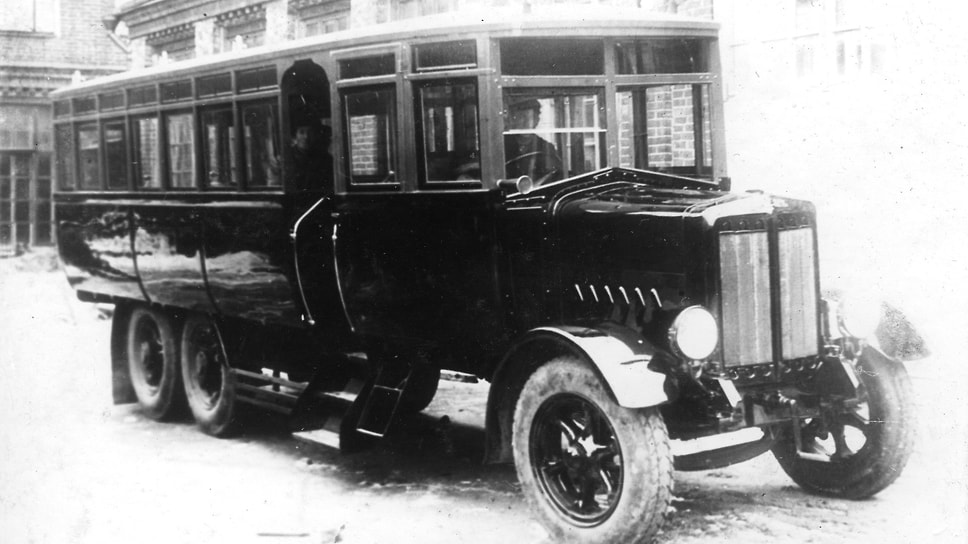 В 1927 году на будущем «Аремкузе» был построен первый автобус на трехосном шасси грузовика немецкой марки Bussing, внешне напоминавший британский Leyland – такие курсировали тогда по Москве. В следующем году в мастерских на Кожевнической улице построили уже 28 автобусных кузовов «типа Лейланд», а в 1930-м их число составляло полсотни