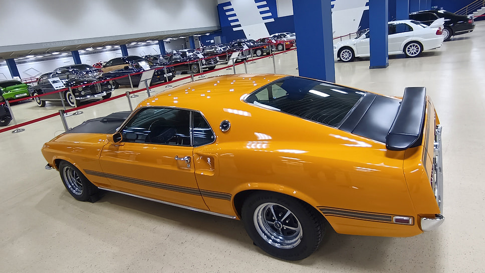 Лот №4. Ford Mustang Mach 1 (1969 г.). Культовый маслкар с 250-сильным мотором V8 5.8 и АКП предоставлен после тщательной реставрации. На одометре 98 тысяч миль, то есть, примерно 158 тыс. км. Еще поездит! Никаких систем стабилизации, только хардкор