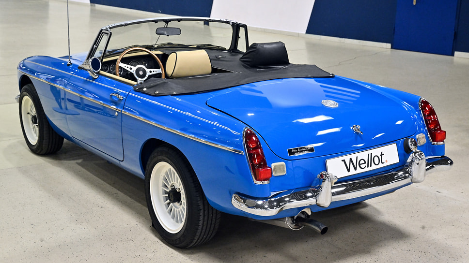Лот №9. MG MGB Tourer (1979 г.). Под капотом 95-сильный мотор объемом 1,8 л. Автомобиль прибыл из США, но массивные бамперы, необходимые по нормам безопасности американского рынка, заменены на более изящные европейские