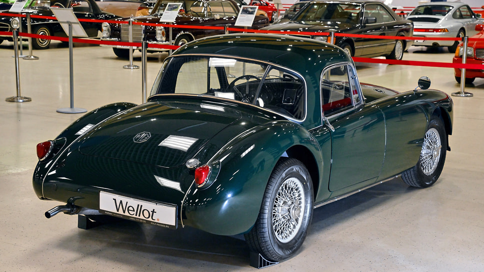 Лот №8 — из самых многолетних. MG MGA Coupe (1959 г.). Вот он, классический цвет «Бритиш Рэйсинг Грин». Экземпляр с 72-сильным мотором 1.5 полностью отреставрирован в США. Пять лет назад прошел ревизию техники. Пробег 8800 миль или примерно 14 тыс. км