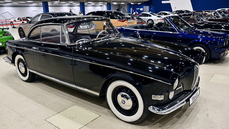 Лот №12 — имеет впечатляющую историю. BMW 503 Coupe (1960 г.). Экземпляр один из последних, собранных специально для VIP-персон уже после официального завершения производства серии в 1959 году. Был собран и отправлен в Лозанну по заказу принца Кувейта