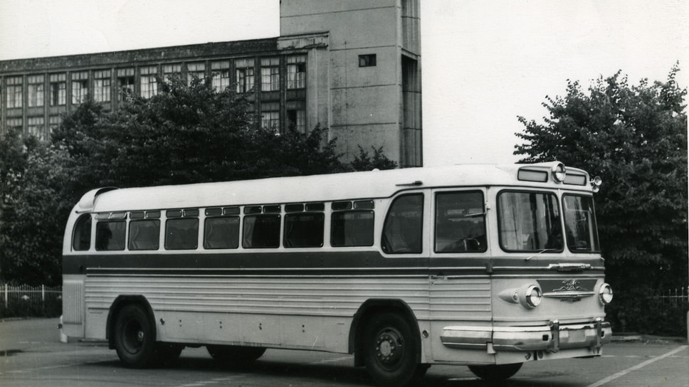 Испытав нескольких прототипов ЗИС-127, конструкторы существенно модернизировали автобус. Кузов стал короче, бензиновый двигатель заменили на специально созданный для автобусов дизель ЯАЗ-206Д, были переработаны интерьер и экстерьер, в частности, боковые окна стали выше. Обновленный автобус отправился на испытания летом 1955 года