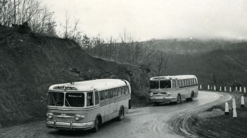 Государственные испытания показали, что ЗИС-127 соответствует техническому заданию на проектирование и обладает хорошими скоростными качествами, устойчивостью и управляемостью. Серийное производство началось в IV квартале 1955 года