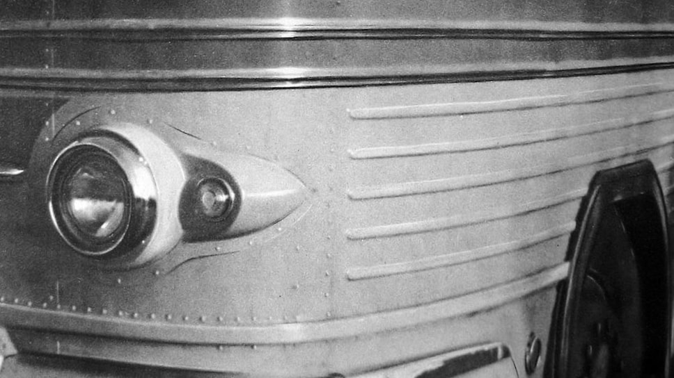 Гофрированные борта автобуса — не только красота, но функционал. Таким способом решили повысить жесткость бортов и избавиться от так называемых «хлопушек», когда плоский лист железа ходит волной с характерным звуком