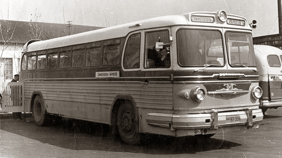 Автобус ЗИС-127 с номерами Крымской области УССР, работавший на линии Симферополь — Киев