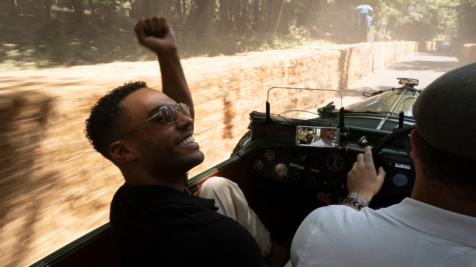 Новым глобальным амбассадором Bentley Motors стал британский актер Люсьен Лависконт, наиболее известный по ролям в сериалах «Большой куш» и «Эмили в Париже»