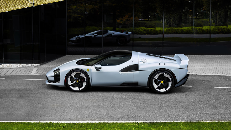 Уникальный суперкар Ferrari SC40, выпущенный в единственном экземпляре. Новинку задумали как оммаж культовой модели F40 из конца 1980-х, которая была самым быстрым и экстремальным дорожным автомобилем того времени