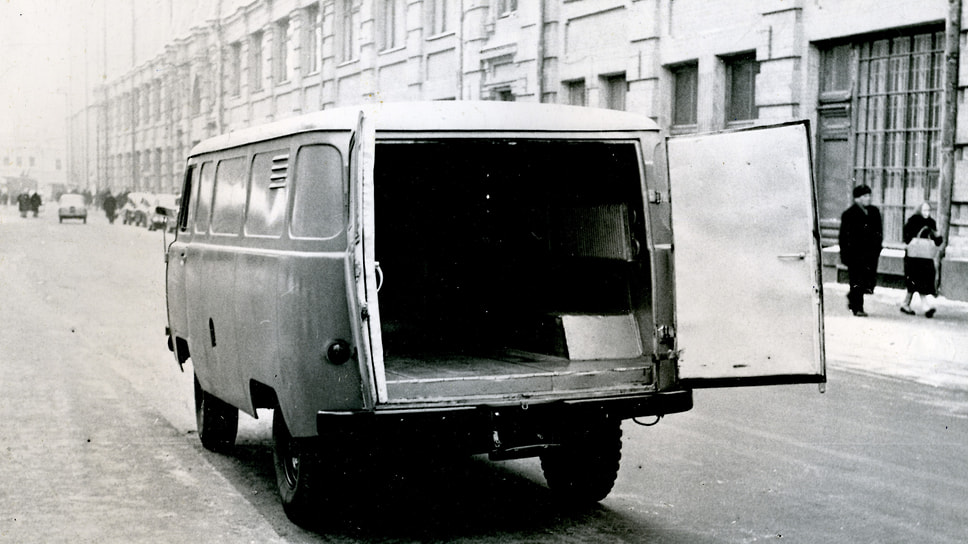 27.10.2025
Фургон УАЗ-450 с компрессорно-аккумуляционным охлаждением для перевозки скоропортящихся продуктов. «Буханка» с индексом 450 выпускалась с 1958 по 1965 год, а затем в производство пошло семейство УАЗ-452. Одно из отличий 450-х – маленькие задние фонари круглой формы, совмещавшие в себе габариты, указатели поворотов и стоп-сигналы
