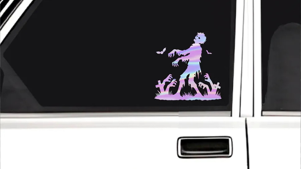 Но воскрешение из мертвых может выглядеть куда праздничнее. Разве этот зомби страшный?