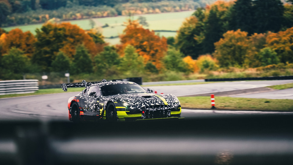 Момент испытаний самого экстремального варианта суперкара Mercedes-AMG GT под названием Track Sport 