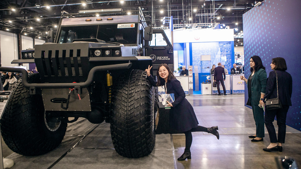 Посетители на выставке «Российский промышленник 2025», которая проходит в московском выставочном центре «Экспофорум»