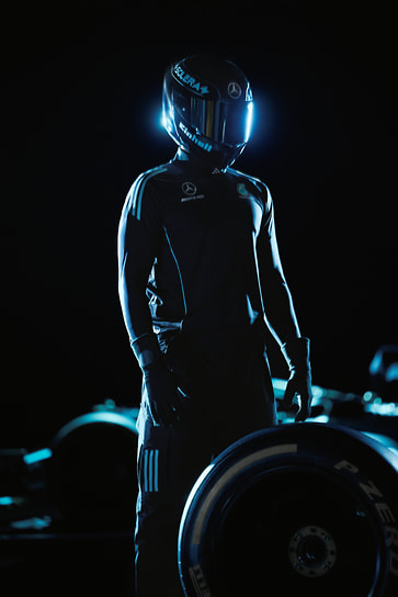 Одежда из коллекции Mercedes-AMG Petronas F1 Team Х Adidas
