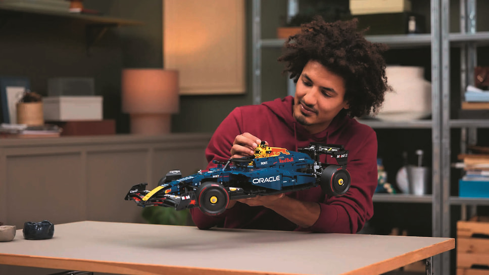 В истории Oracle Red Bull Racing — многочисленные чемпионские титулы. Пилоты команды — и Себастьян Феттель, и Макс Ферстаппен — четырежды становились чемпионами мира. Обладателем Кубка конструкторов команда становилась шесть раз, последний из которых — в 2023 году