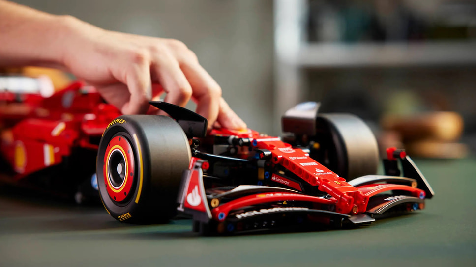Lego Technic Scuderia Ferrari SF-24 F1