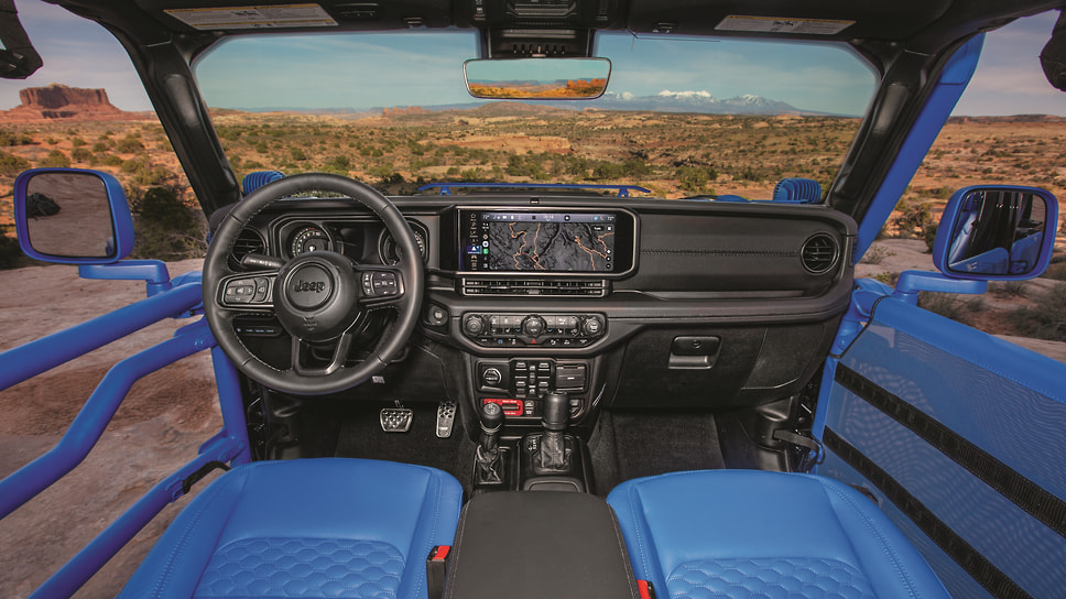 В салоне Jeep Wrangler 4xe Mopar Blueprint Concept