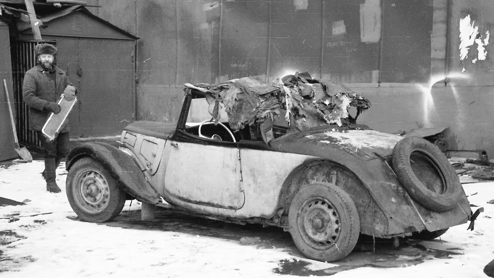 Один из уникальных экземпляров в коллекции дяди Саши — кабриолет Citroen 7CV. Автомобиль до сих пор находится в том состоянии, в каком был найден и никогда не реставрировался