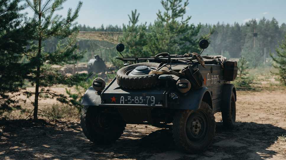 Кадр из фильма «Август», автомобиль Volkswagen Typ 82