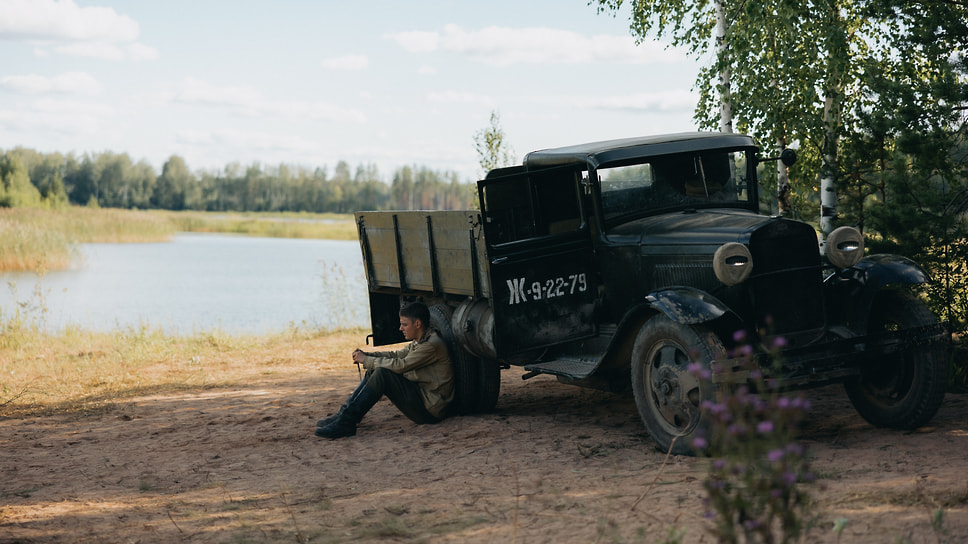 Кадр из фильма «Август», автомобиль ГАЗ-АА