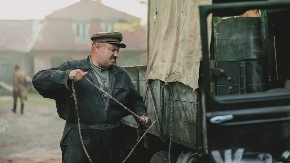 Кадр из фильма «Август», автомобиль ГАЗ-АА