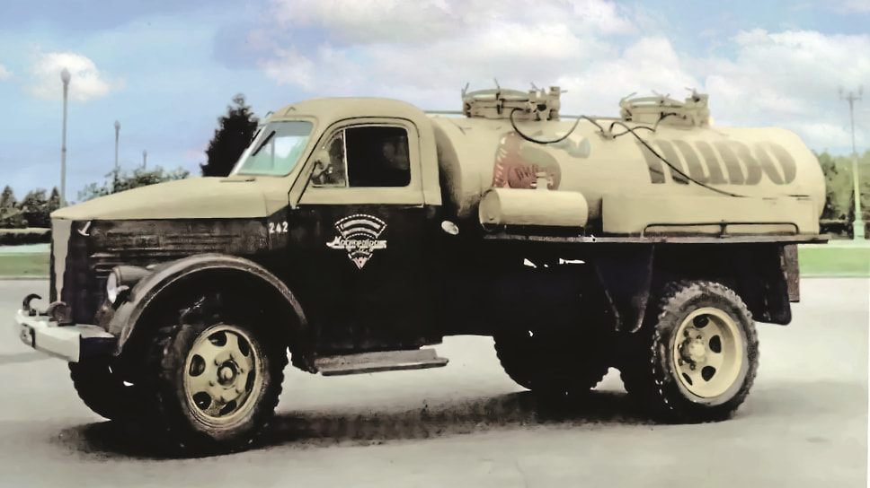 Поначалу рядом с надписью «Пиво» на цистернах рисовали вареных речных раков — одну из самых лучших закусок к пиву. Впоследствии такая «живопись» исчезла. На снимке — пивовоз Т-322 производства «Моспродтранса» на базе ГАЗ-51