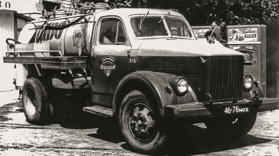 Цистерны-пивовозы были во многом унифицированы с такими же, в которых перевозили квас, вино, молоко и даже цемент. Стандартным обозначением для них была аббревиатура АЦПТ, или автомобильная цистерна пищевая с термоизоляцией.