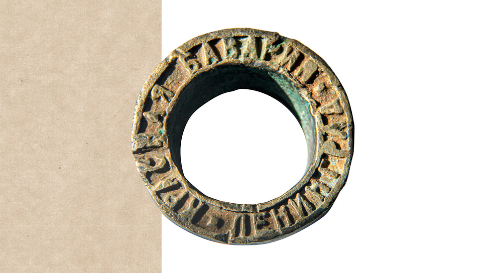 А вот и архетип, имеющий уже прямое отношение к той самой «Баварии». Вернее, к «Красной Баварии» — так переименовали питерский пивзавод уже в советское время в честь революции, случившейся на юге Германии. Это так называемая вкрутка в бочку, на которой пиво развозили по точкам. На вкрутке таки и оттиснуто: «Красная Бавария. Ленинград»